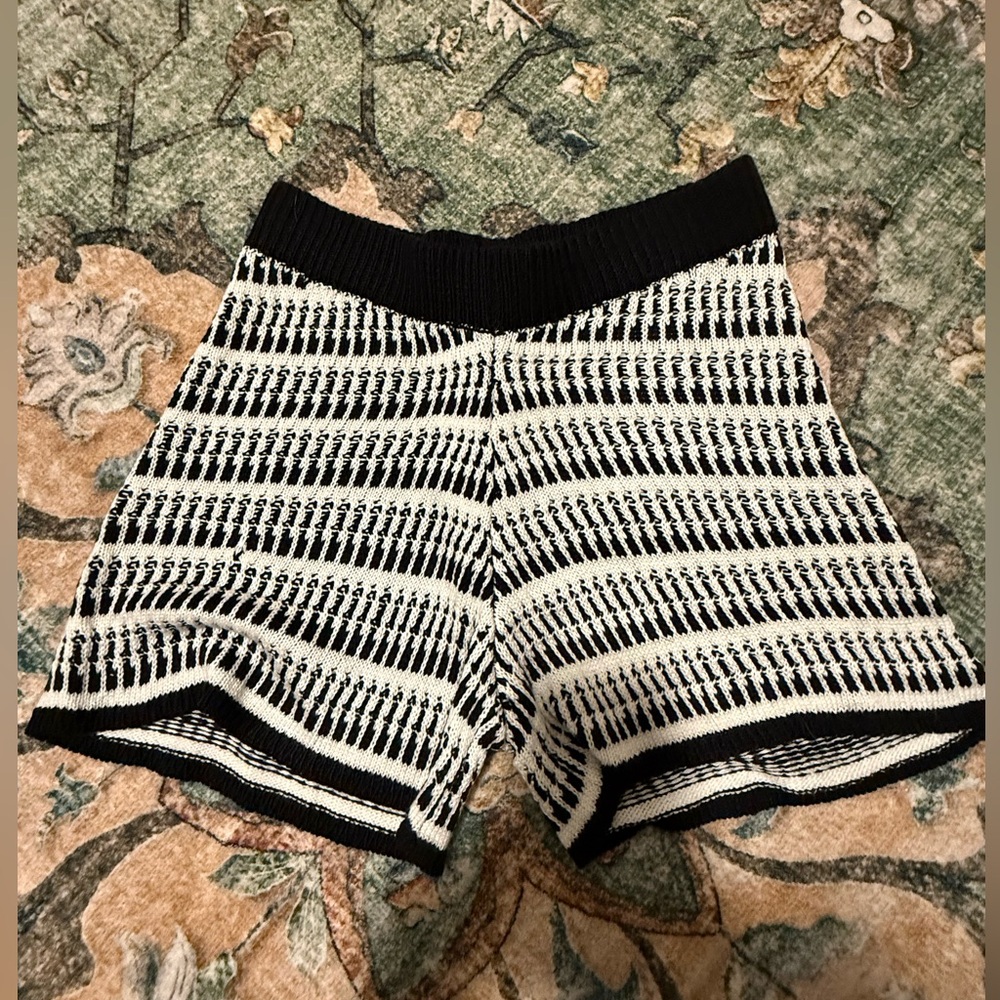 Black and White knit women’s shorts